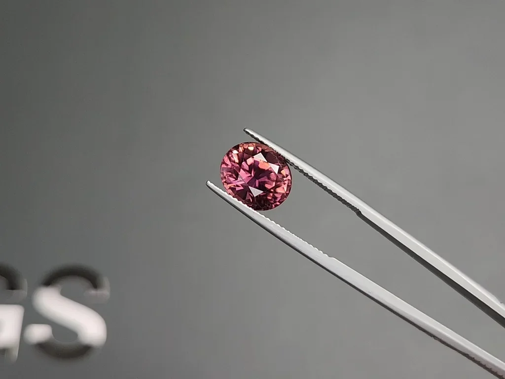 Tourmaline rose orange taille ovale de 4,93 ct, Afrique Image №3
