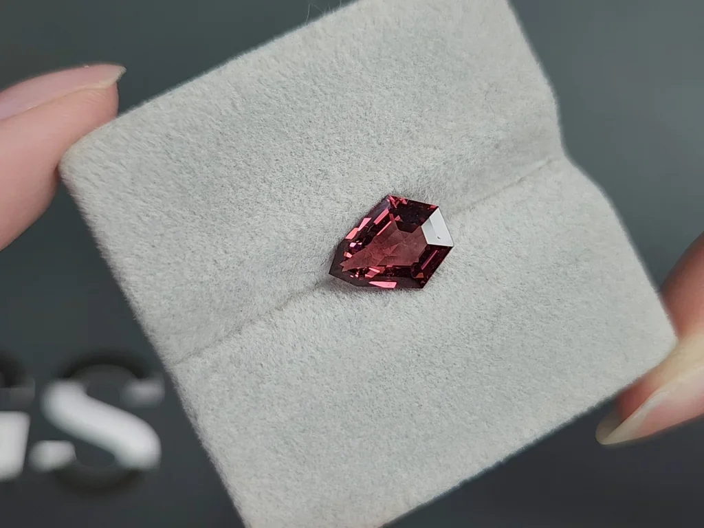 Espinela de talla elegante de 2,58 carats, Birmania Image №4