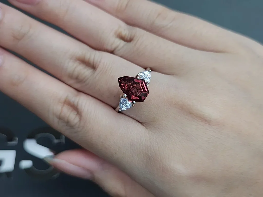 Espinela de talla elegante de 2,58 carats, Birmania Image №5