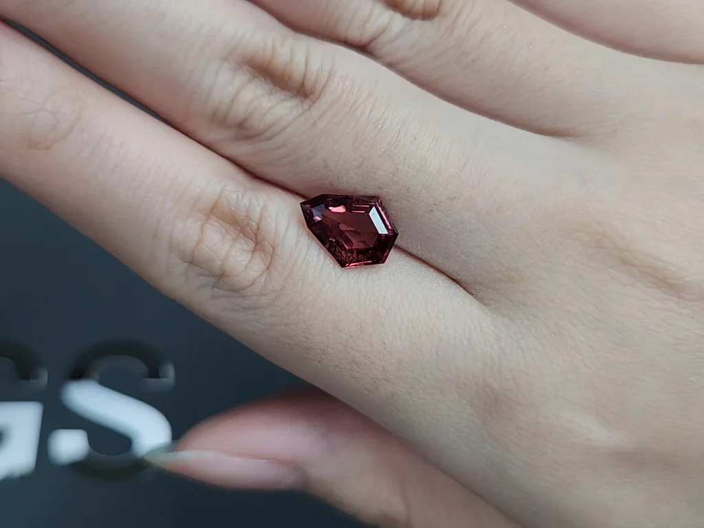 Espinela de talla elegante de 2,58 carats, Birmania Image №2