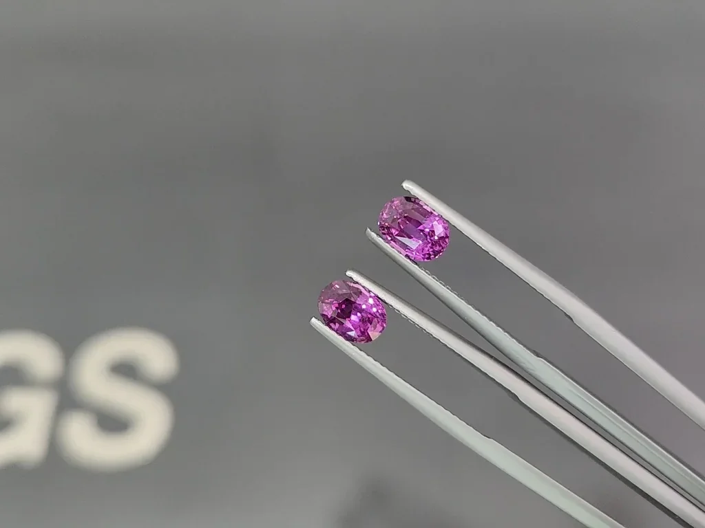 Par de zafiros rosados vivos de talla ovalada sin calentar de 3,05 quilates, Madagascar Image №3