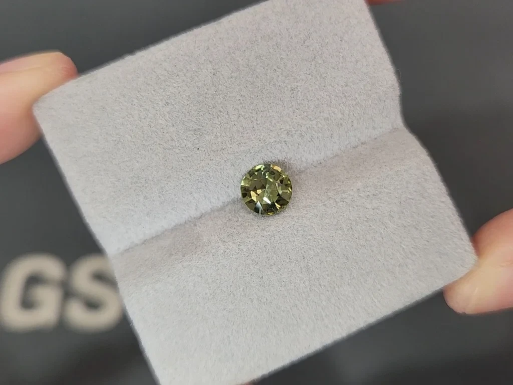 Zafiro verde azulado de talla redonda sin calentar, 1,04 quilates, Madagascar Image №4