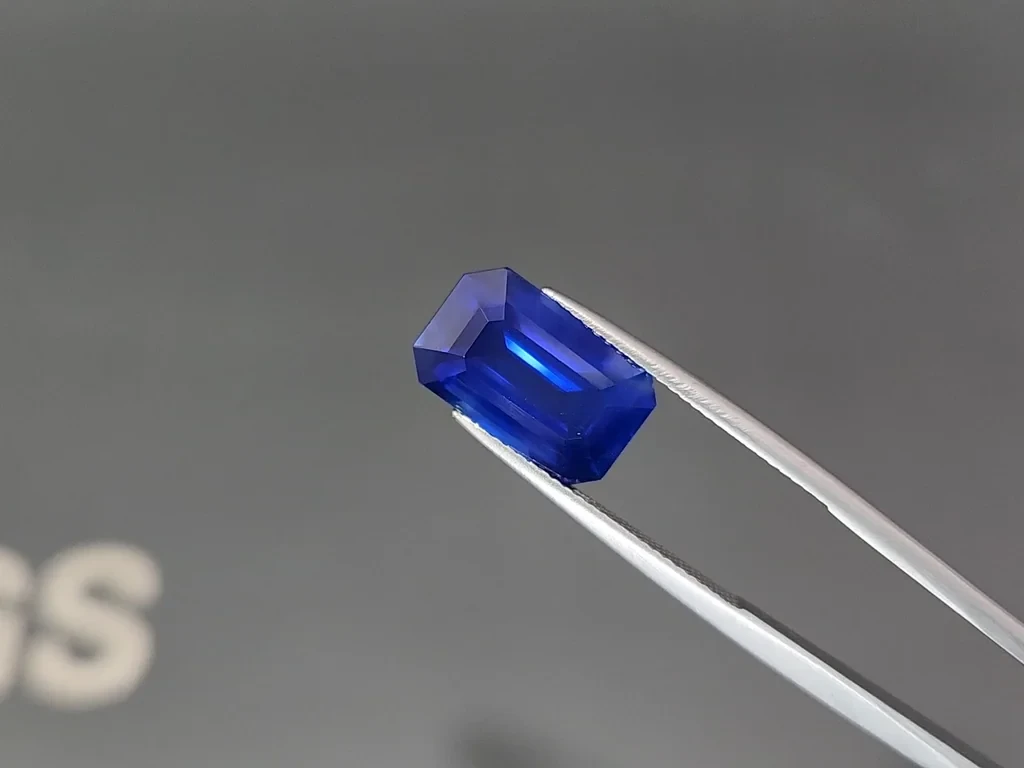 Sapphire Royal Blue octagon cut 8.40 carats, Sri Lanka Image №3