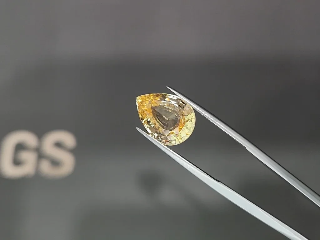 Saphir jaune non chauffé de 7,04 carats, taille poire, du Madagascar Image №3