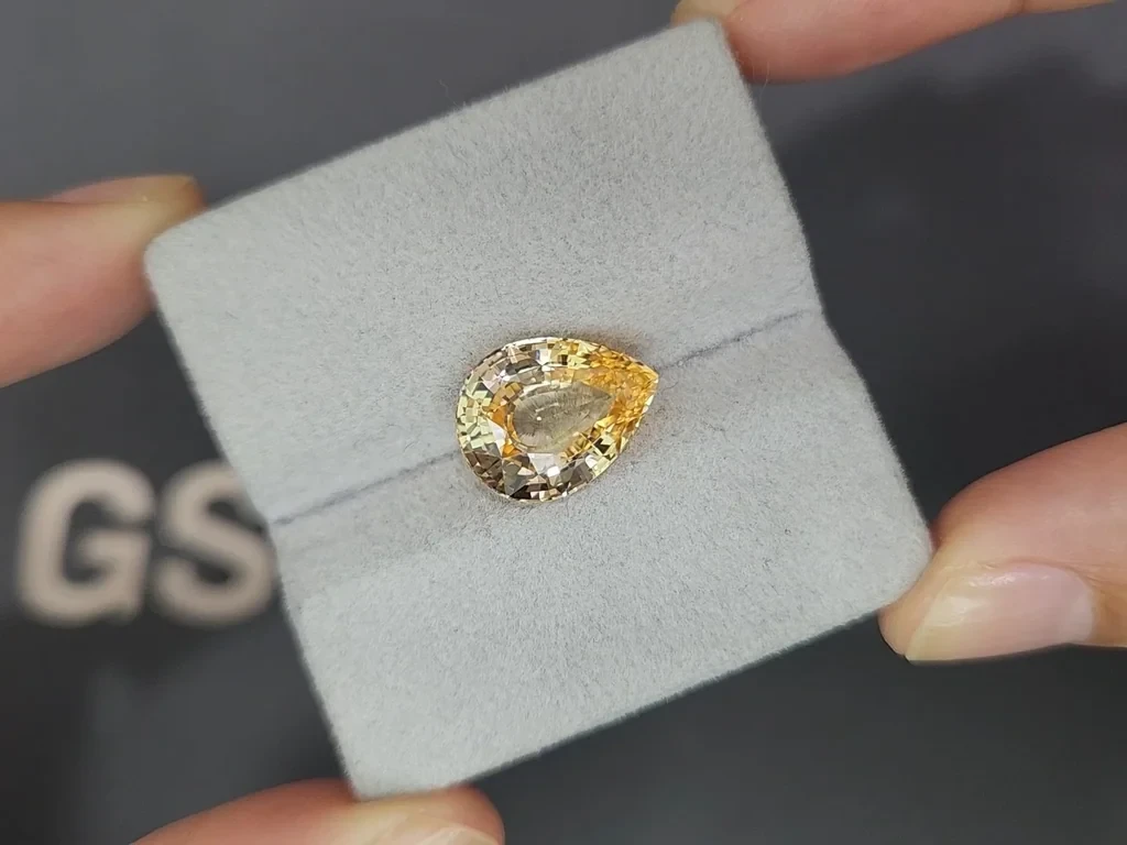 Saphir jaune non chauffé de 7,04 carats, taille poire, du Madagascar Image №4