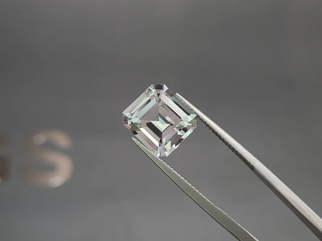 Kunzite light green octagon cut 7.43 carats, Pakistan Image №3