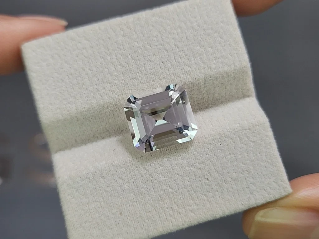 Kunzite light green octagon cut 7.43 carats, Pakistan Image №4