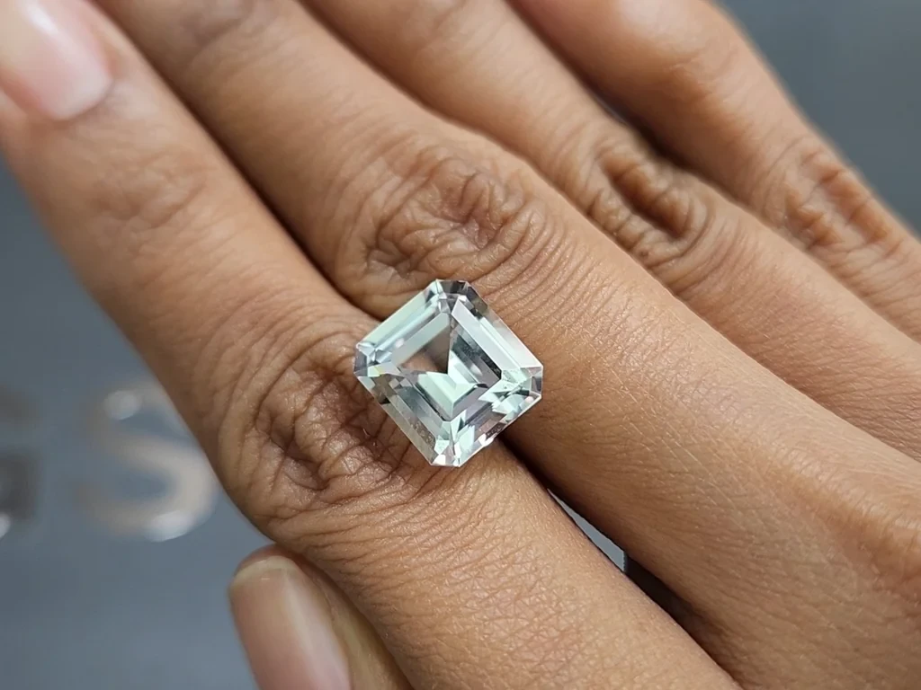 Kunzite light green octagon cut 7.43 carats, Pakistan Image №2