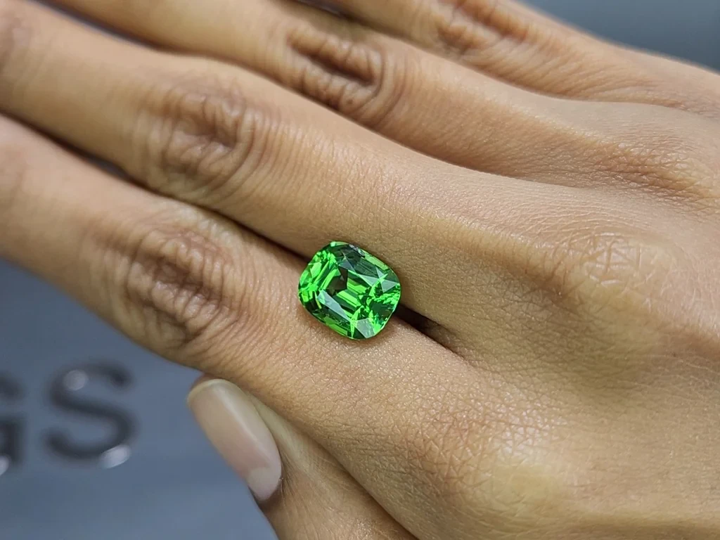 Grenat tsavorite taille coussin de 5,52 carats, Tanzanie Image №2