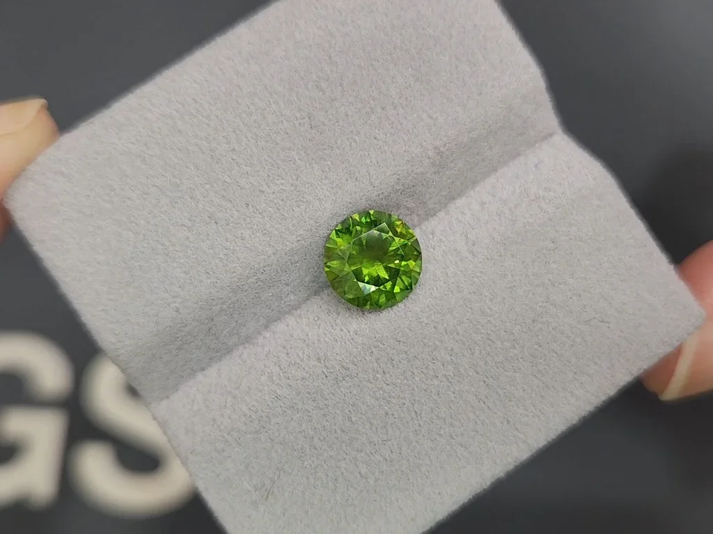 Ural-Demantoid 1,96 Karat Image №4