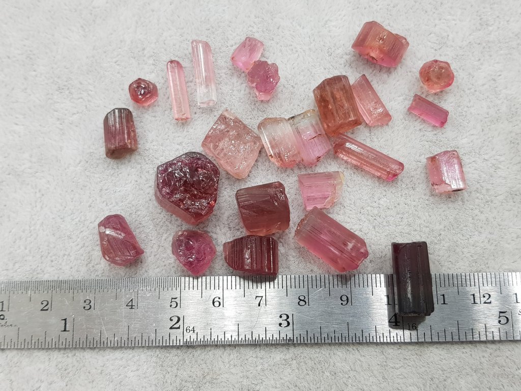 Intense red-pink rubellite, lot 36.49 gr photo