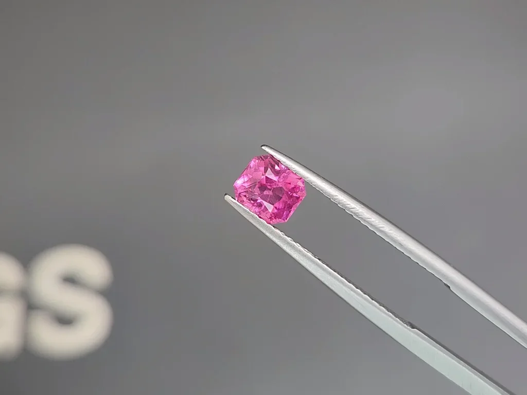 Pink spinel (Hot pink) Mahenge radiant cut 1.02 carats, Tanzania Image №3