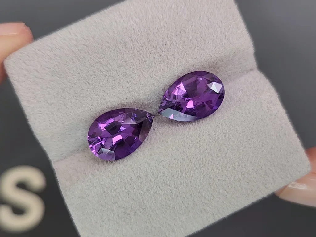 Paar Amethyste im Tropfenschliff, 5,64 Karat, Brasilien  Image №4