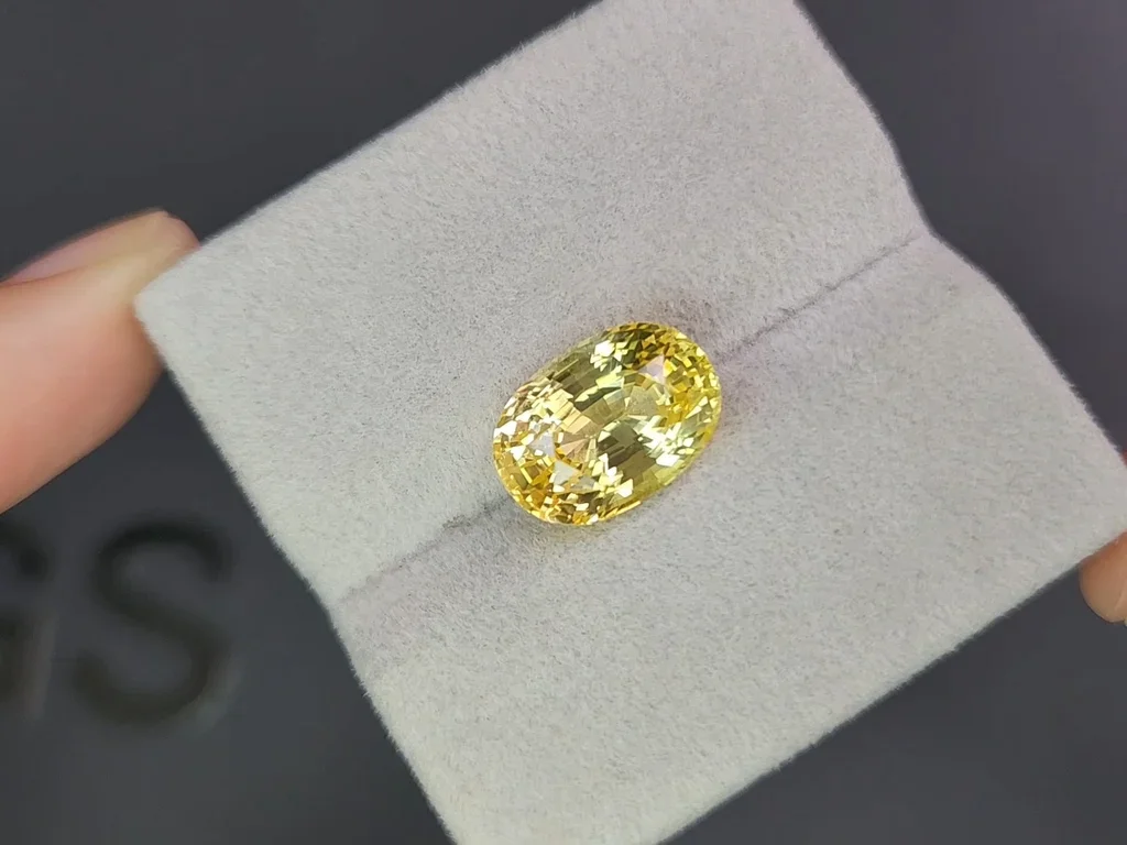 Saphir jaune taille ovale non traité 8,05 carats, Sri Lanka Image №4