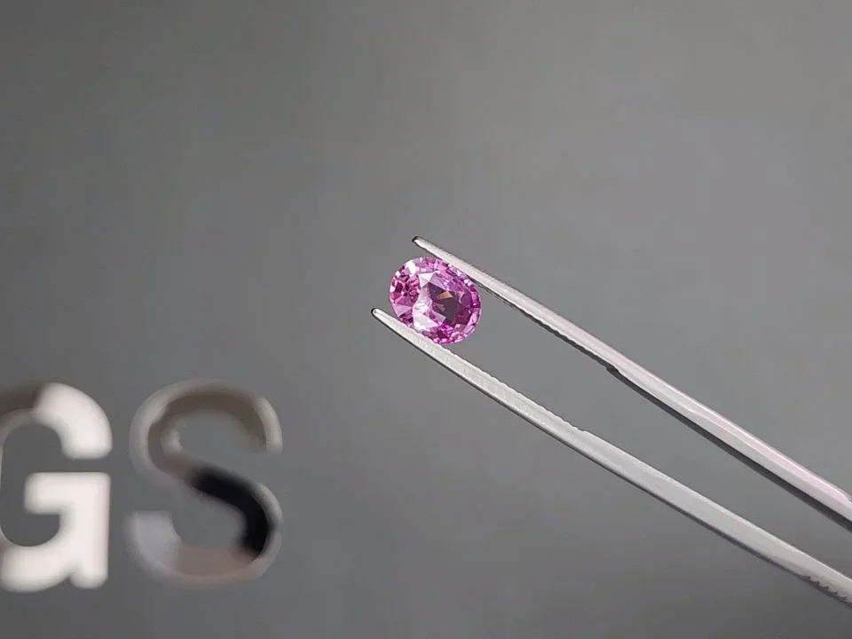 Rosa spinell im ovalschliff 1,58 karat, Tansania Image №3
