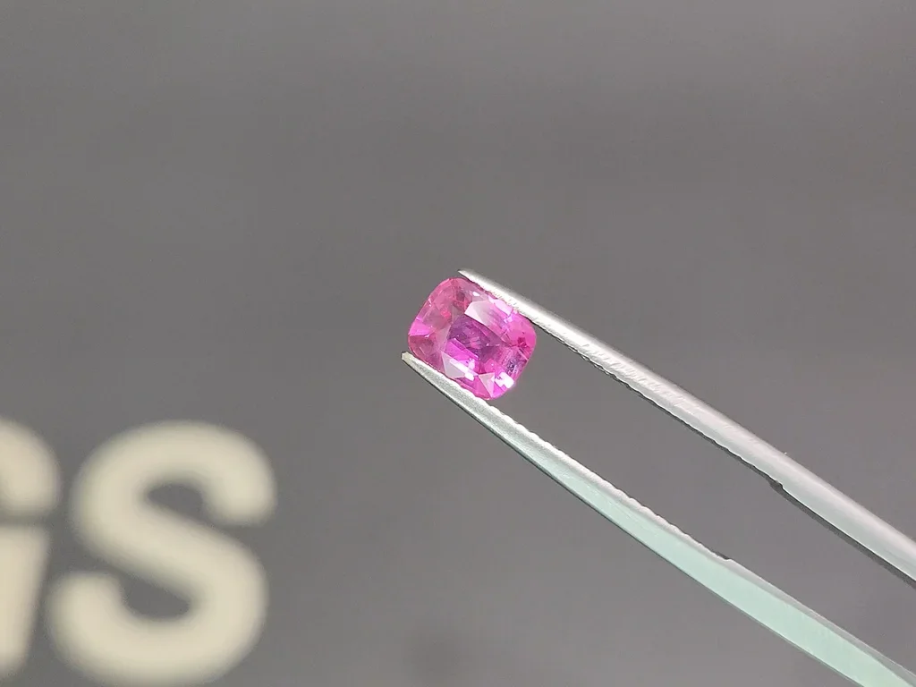 Saphir rose vif taille coussin non chauffé 1,05 carats, Sri Lanka Image №3