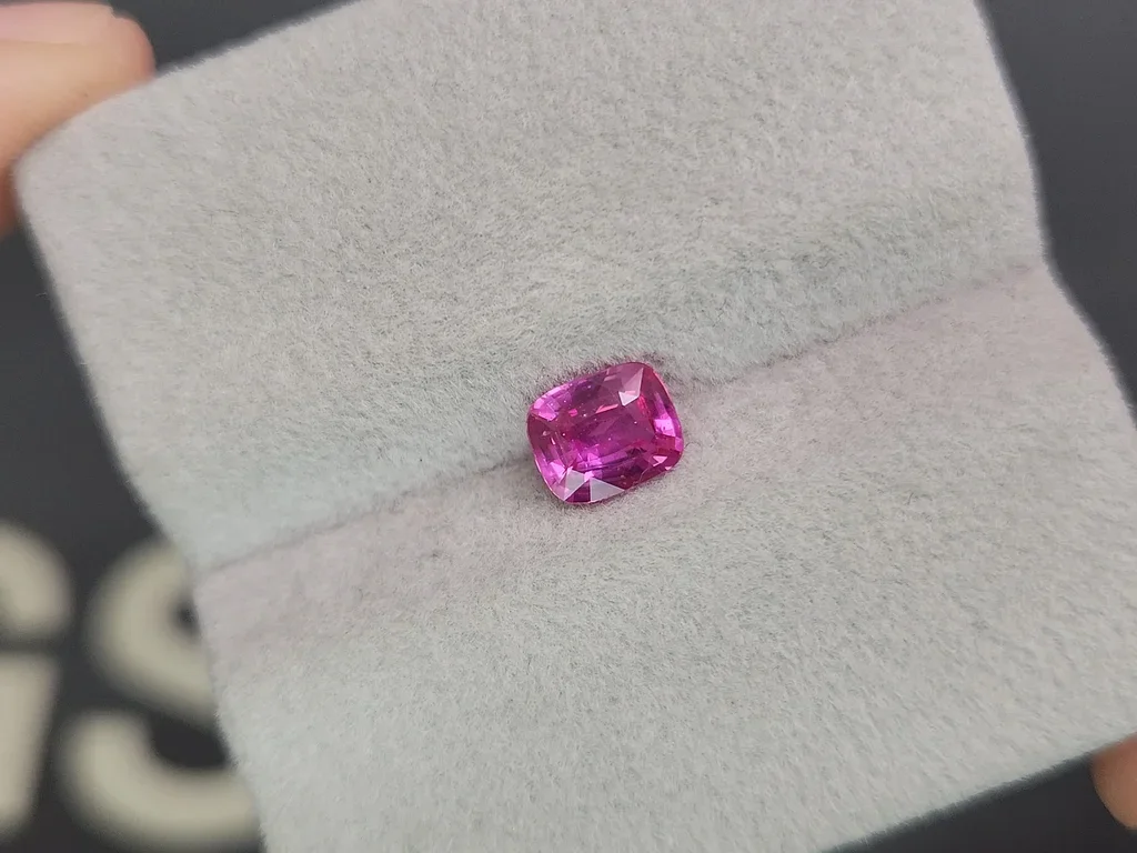 Saphir rose vif taille coussin non chauffé 1,05 carats, Sri Lanka Image №4