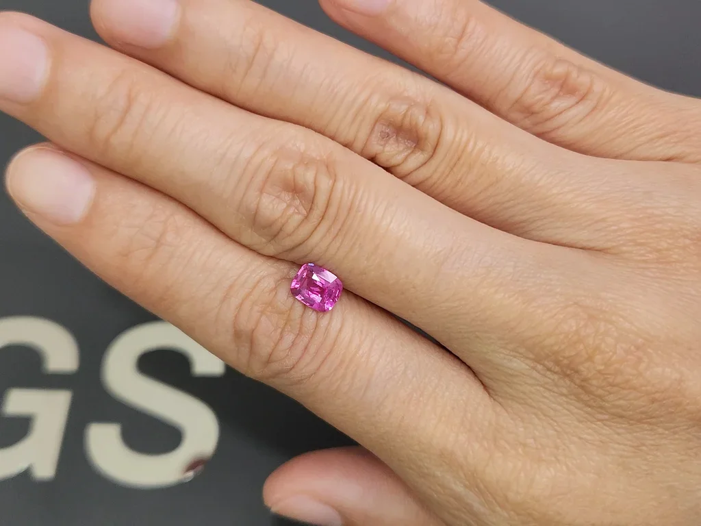Saphir rose vif taille coussin non chauffé 1,05 carats, Sri Lanka Image №2