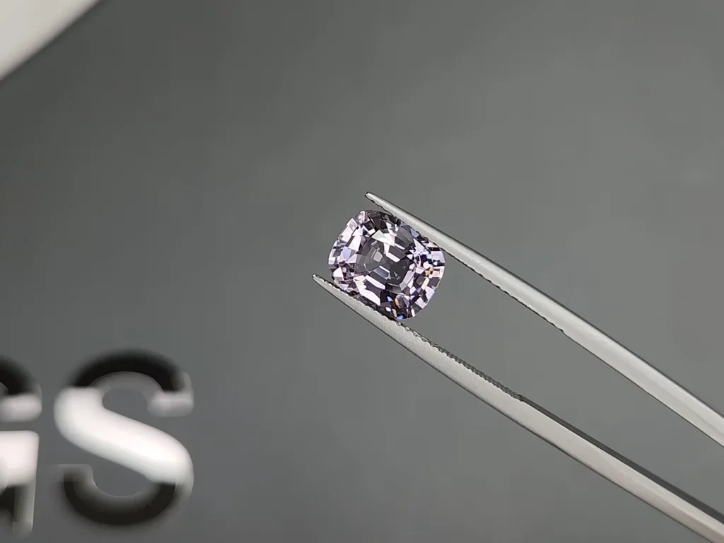 Espinela violeta grisácea talla cojín de 3,20 carats, Birmania Image №3
