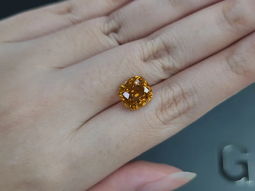 Brown orange zircon cushion cut 6.33 carats, Africa Image №2