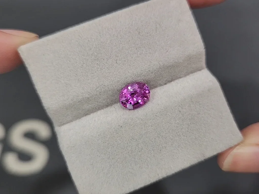 Leuchtend rosa saphir im ovalschliff 1,56 carats, Madagaskar Image №4