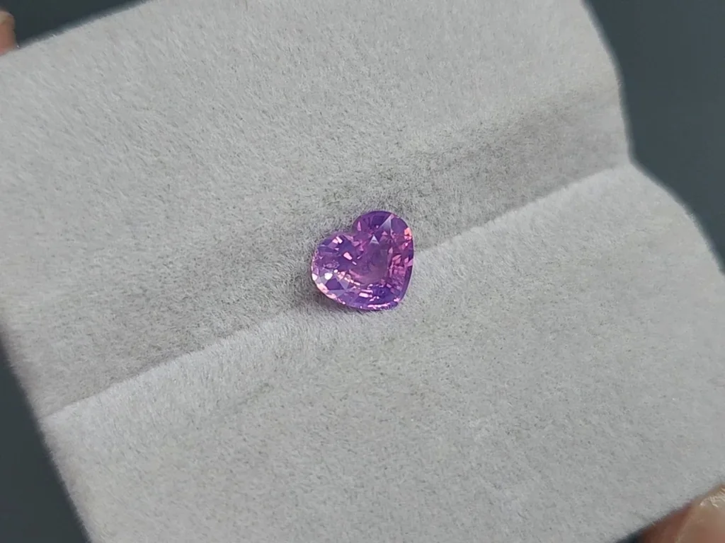 Unheated pink sapphire rutile silk effect heart shape 1.04 carats, Sri Lanka Image №4