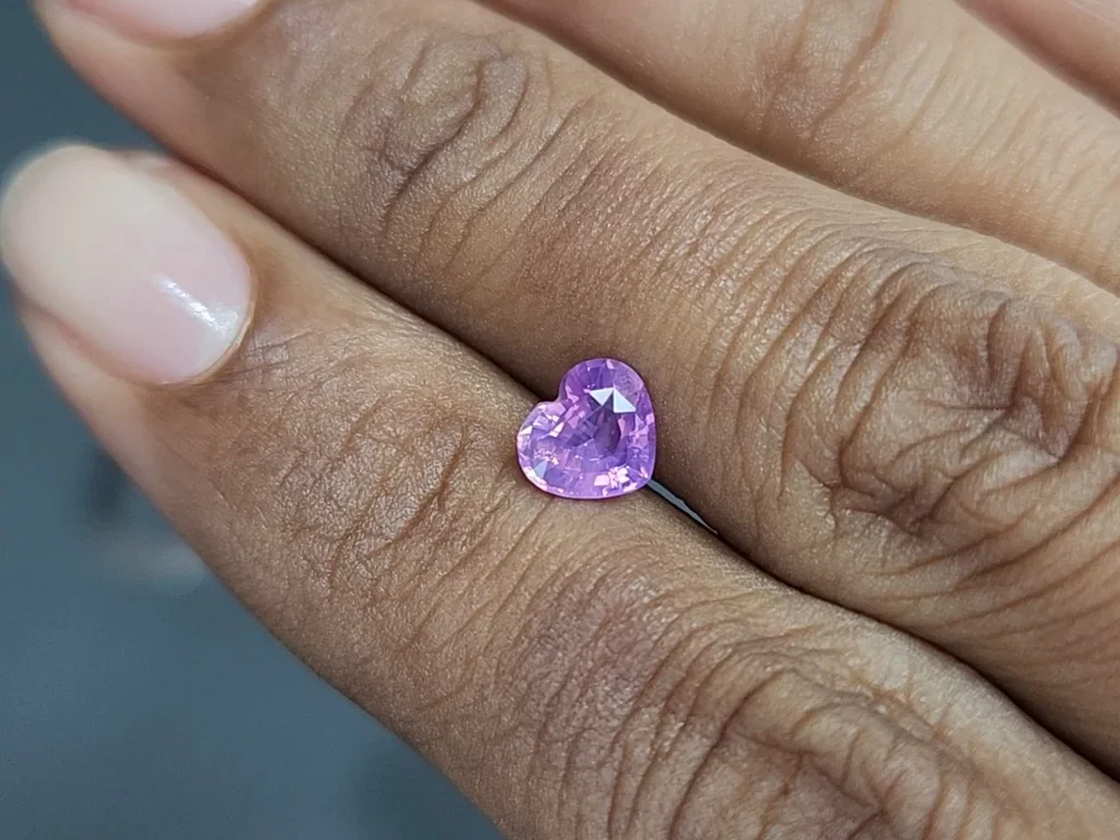 Unheated pink sapphire rutile silk effect heart shape 1.04 carats, Sri Lanka Image №2