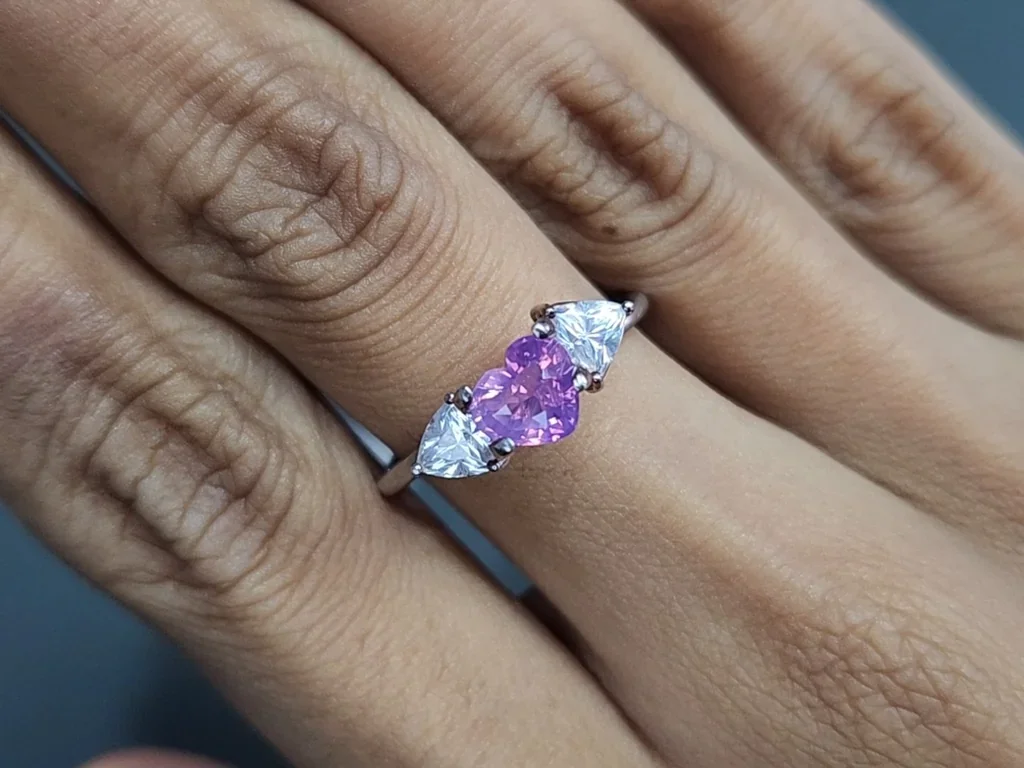 Unheated pink sapphire rutile silk effect heart shape 1.04 carats, Sri Lanka Image №5