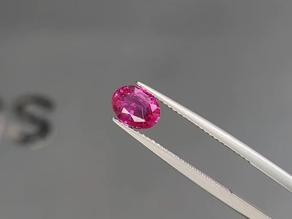 Saphir ovale rose vif non chauffé 1,51 ct Sri Lanka   Image №3