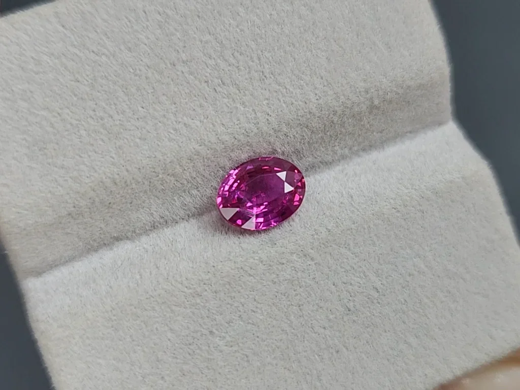 Saphir ovale rose vif non chauffé 1,51 ct Sri Lanka   Image №4