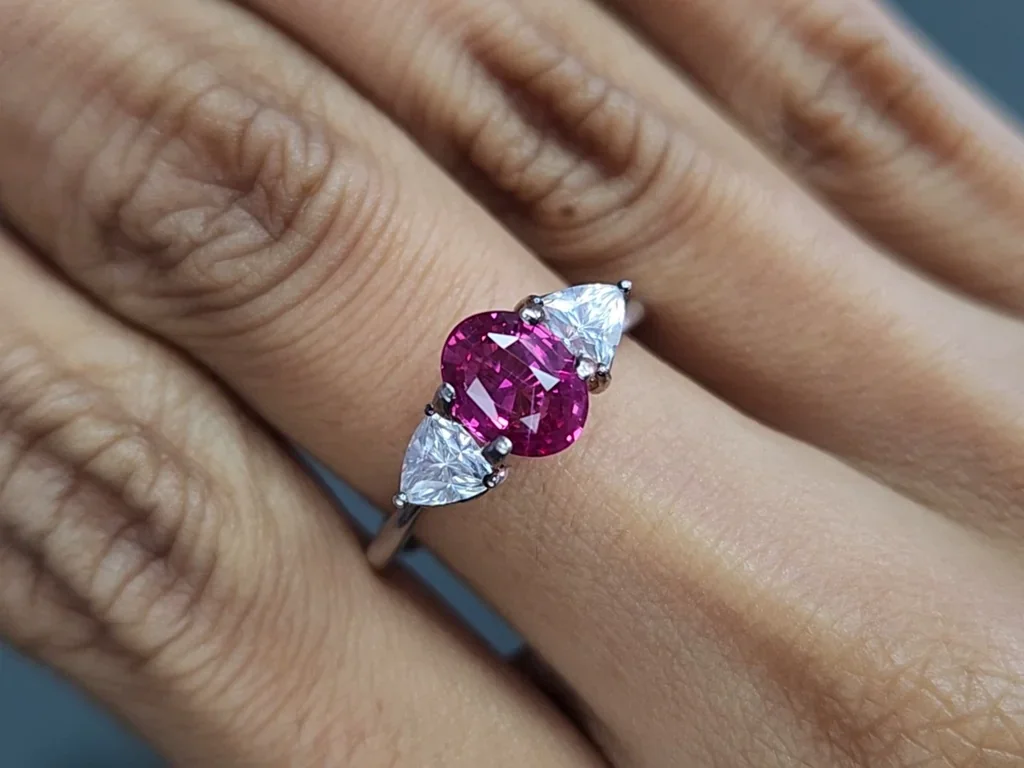 Saphir ovale rose vif non chauffé 1,51 ct Sri Lanka   Image №5