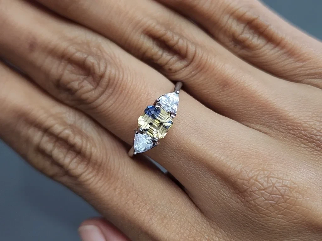 Zafiro bicolor talla octogonal sin tratamiento térmico 2,16 quilates, Madagascar Image №5