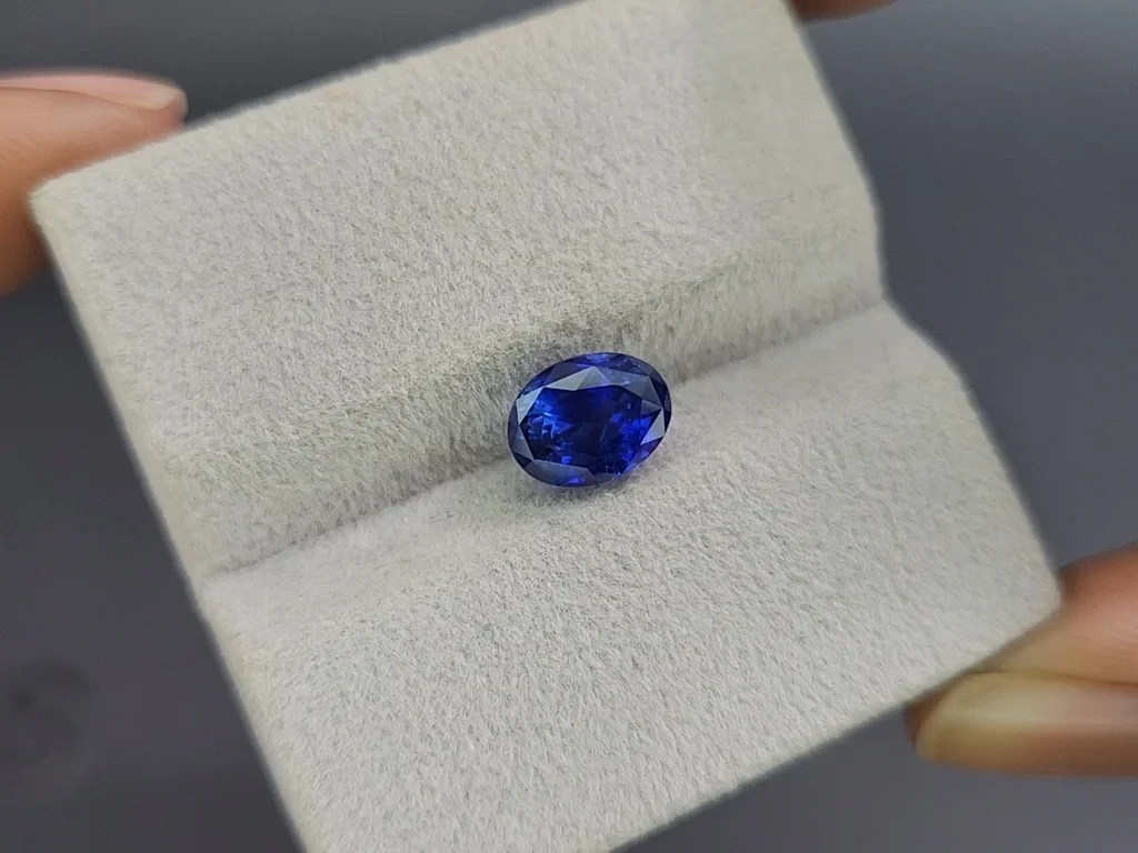 Sapphire Royal Blue oval cut 2.79 carats, Sri Lanka  Image №4