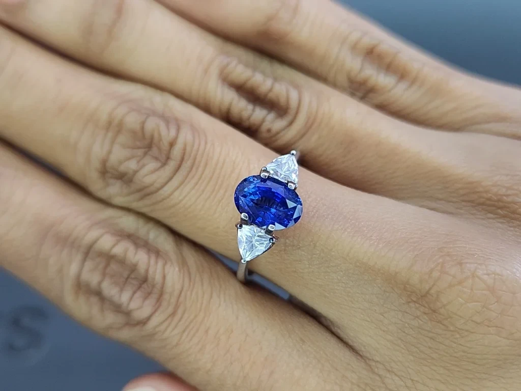 Sapphire Royal Blue oval cut 2.79 carats, Sri Lanka  Image №5