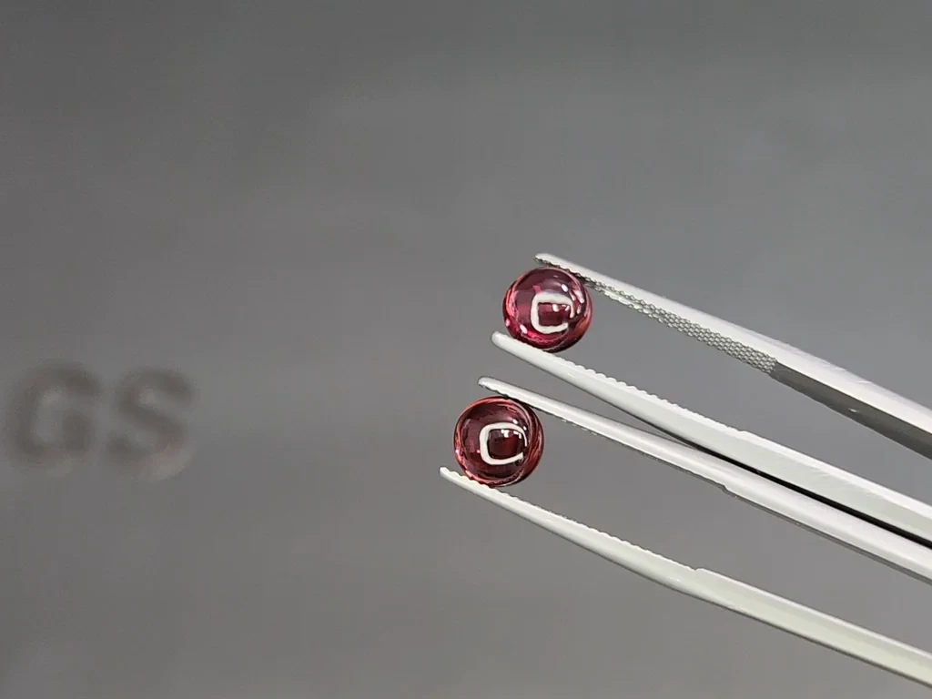 Pair of rhodolite garnets cabochon cut 3.85 carats, Madagascar Image №3