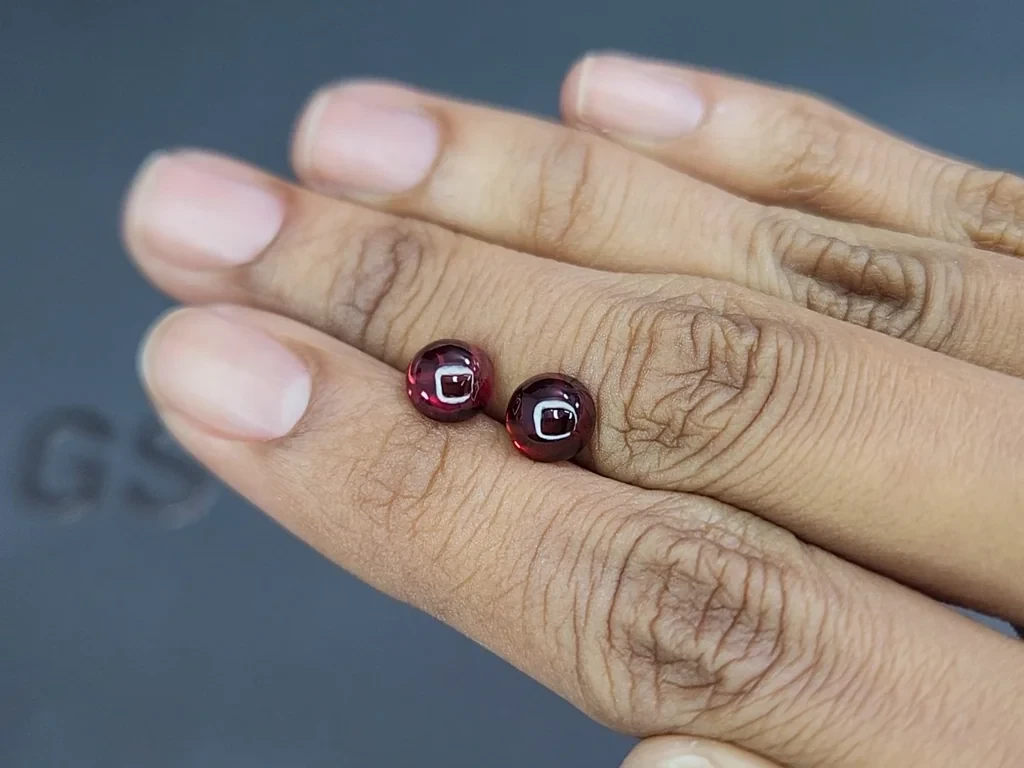 Pair of rhodolite garnets cabochon cut 3.85 carats, Madagascar Image №2