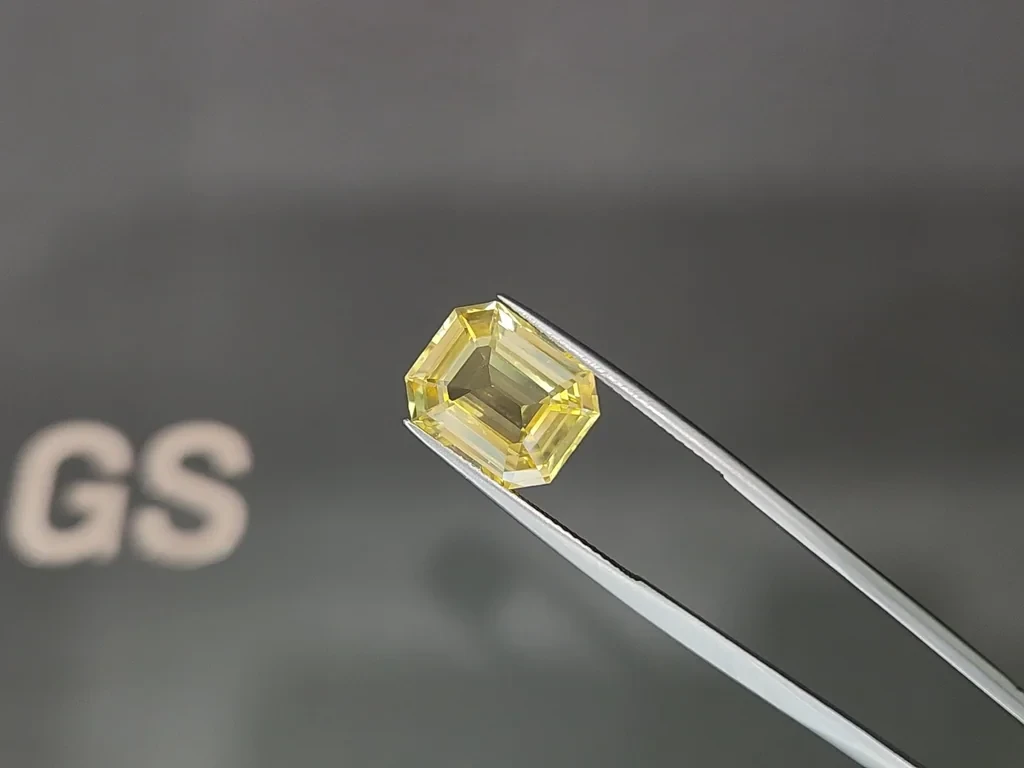 Saphir jaune vif non chauffé de 9,01 carats, taille octogonale, Sri Lanka Image №3