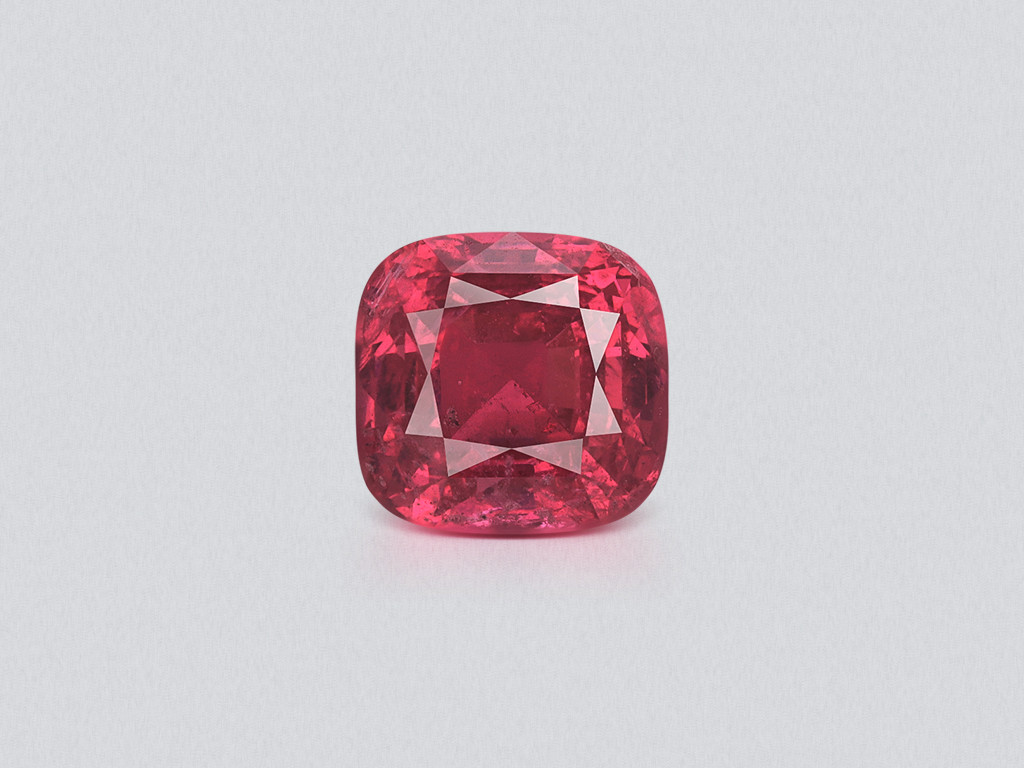 Leuchtend rosa Mahenge-spinell im cushion-schliff 4,00 karat, Tansania   Image №1
