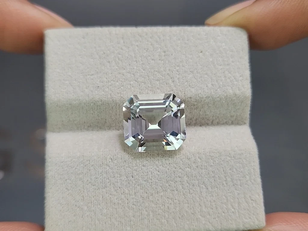 Kunzite light green octagon cut 7.13 carats, Pakistan Image №4