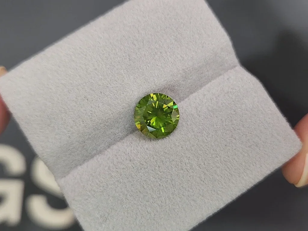 Russian demantoid with horse tail like inclusion 2.59 ct Image №4