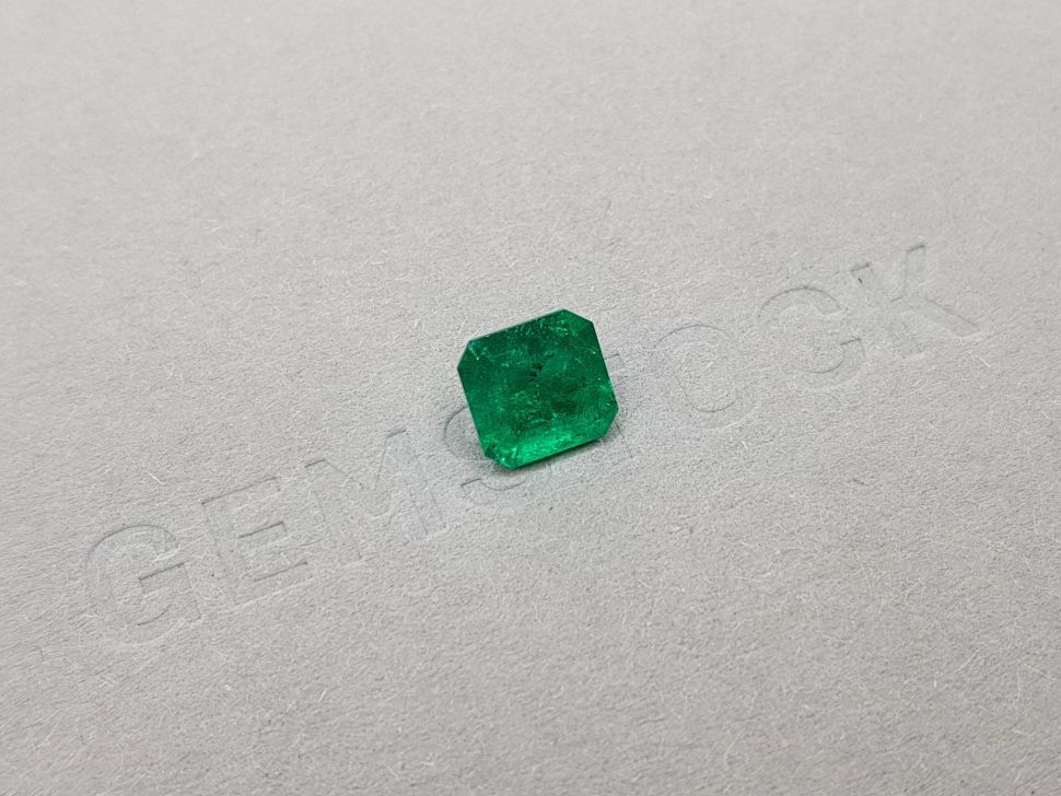 Vivid Green emerald from Colombia octagon cut 1.60 ct Image №2