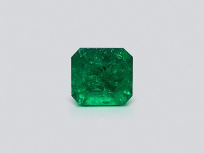 Vivid Green emerald from Colombia octagon cut 1.60 ct photo