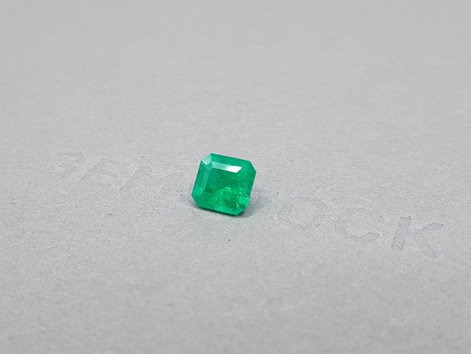 Intense Colombian Octagon Emerald, 1.23 ct Image №3