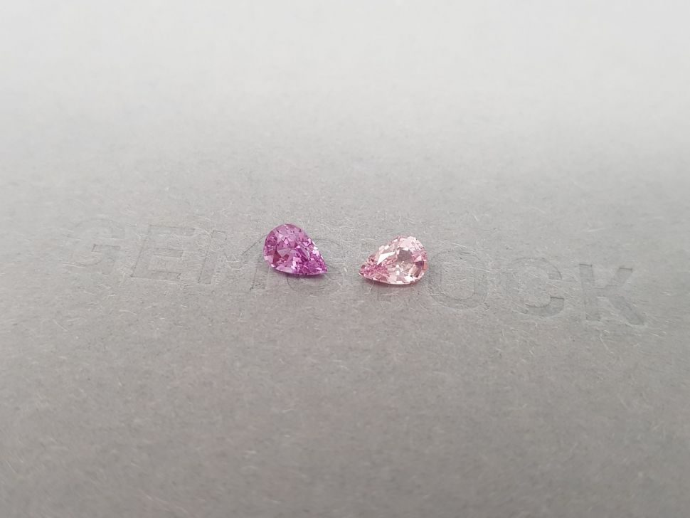 Contrasting pair of untreated pear cut sapphires 1.15 ct Image №3