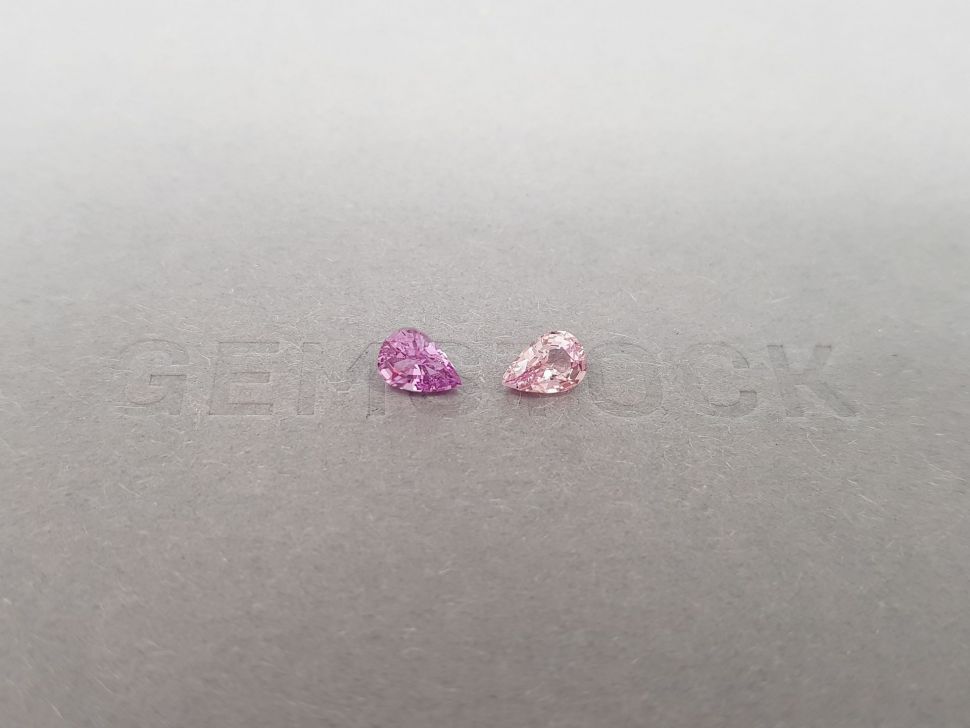 Contrasting pair of untreated pear cut sapphires 1.15 ct Image №1