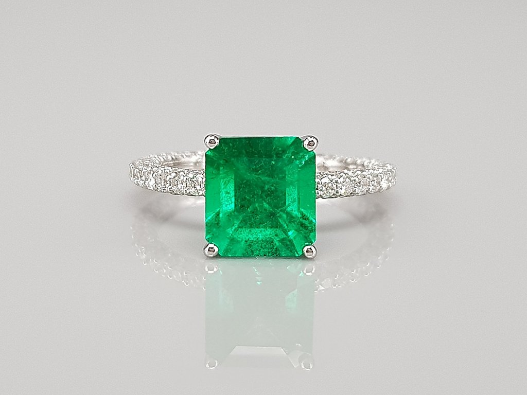 Ring with 2.23 ct Muzo Green emerald and diamonds in 18K white gold Image №1