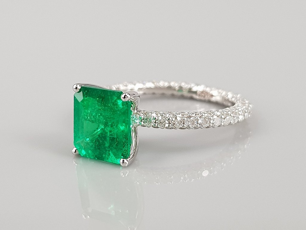 Ring with 2.23 ct Muzo Green emerald and diamonds in 18K white gold Image №3