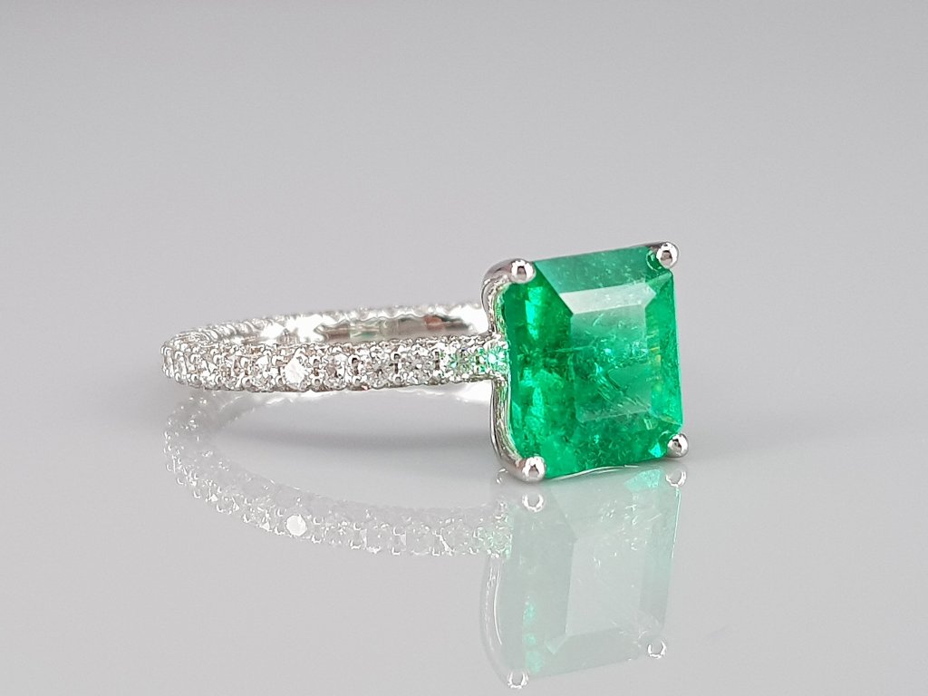 Ring with 2.23 ct Muzo Green emerald and diamonds in 18K white gold Image №2