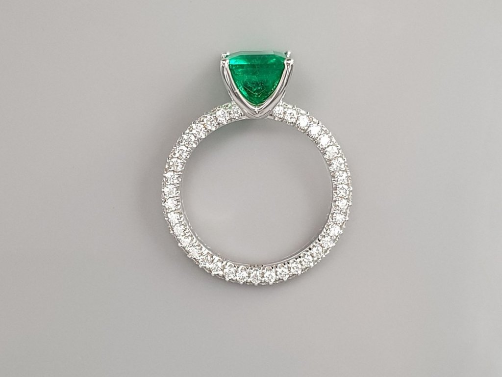 Ring with 2.23 ct Muzo Green emerald and diamonds in 18K white gold Image №4