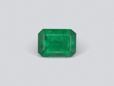Intense Green emerald 4.51 carats in octagon cut, Zambia photo